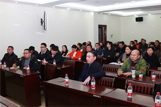 郴汽集團組織觀看《互聯網+傳統企業 &mdash;&mdash;網絡轉型的戰略關鍵》專題視頻講座