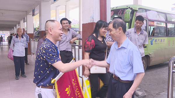 郴汽集團嘉禾城鄉(xiāng)公交好司機，百萬存折尋失主